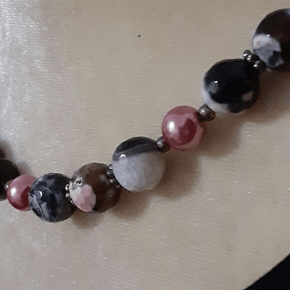 Natural beads pink faux pearl necklace toggle clasp 16" - Picture 3 of 3